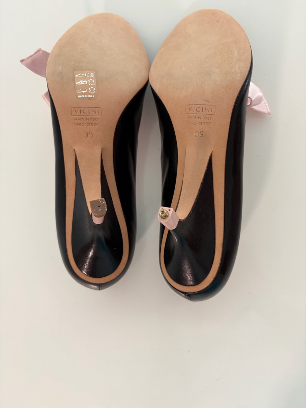 Giuseppe Zanotti Black Patent Pumps with Pink Satin Bows - Picture 6 of 7